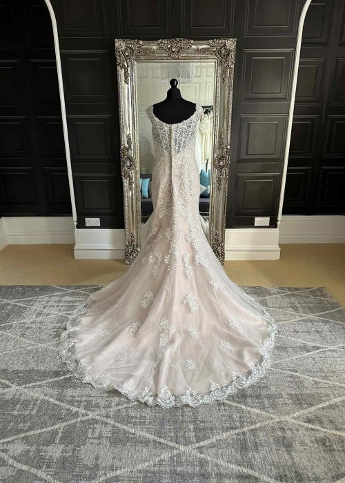 Why Choose a Sample Wedding Dress?