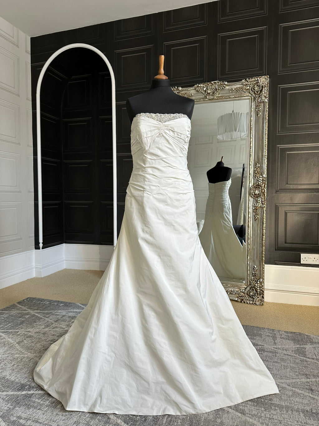 Statuesque Sparkling