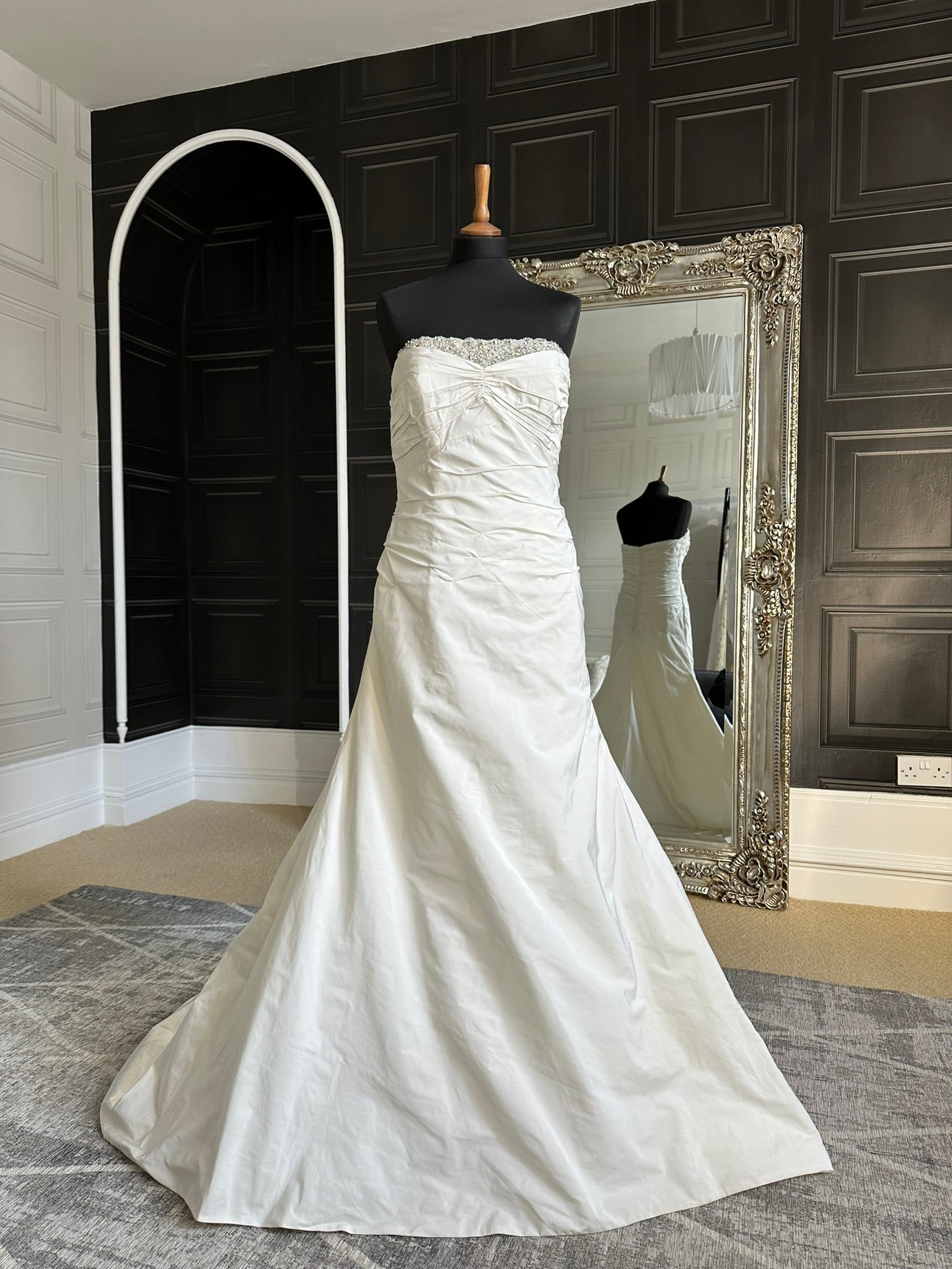 Statuesque Sparkling