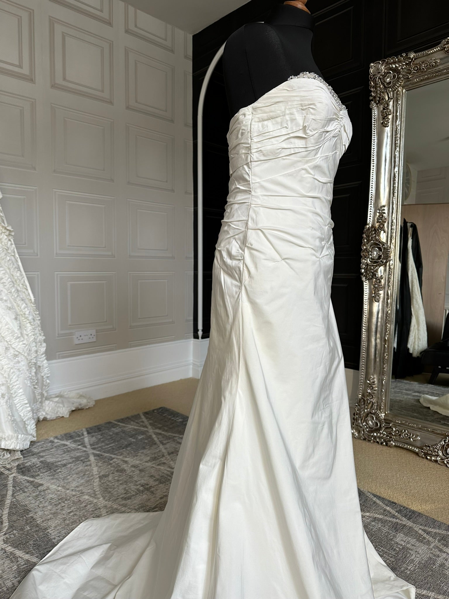 Statuesque Sparkling